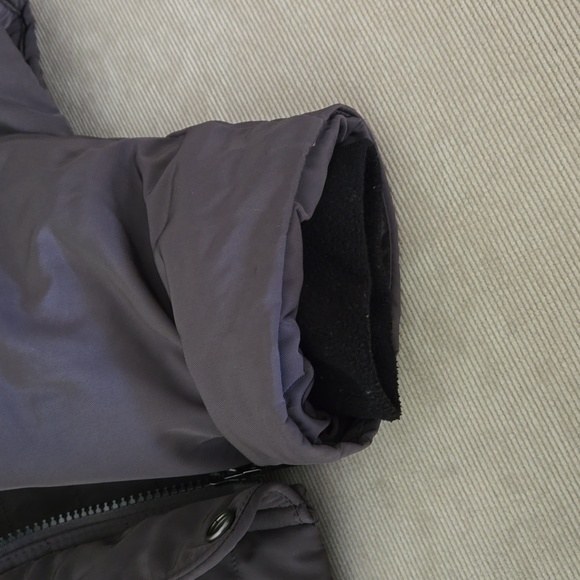 Down feather coat with detachable hood - Picture 6 of 9